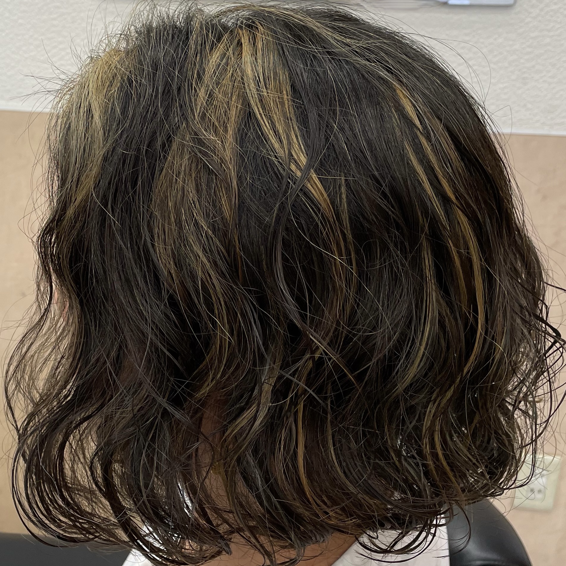 ミディアムパーマスタイル